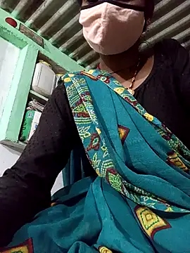 Snapshot of MISS_LOVE_001 chatting on 10-10-25, 05:12 MISS LOVE 001 online show from 10-10-25, 05:12