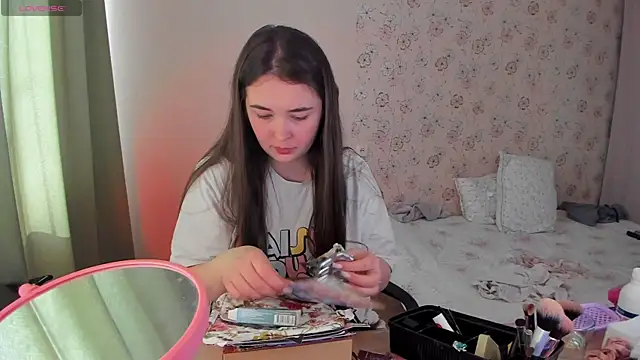 Alice next door online show from 04-03-26, 10:24