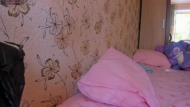Snapshot of Alice_next_door chatting on 05-07-26, 11:15 Alice next door online show from 05-07-26, 11:15