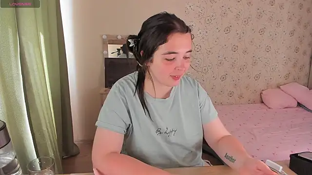 Snapshot of Alice_next_door chatting on 07-02-26, 10:43 Alice next door online show from 07-02-26, 10:43