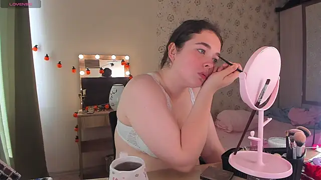 Snapshot of Alice_next_door chatting on 07-21-26, 11:01 Alice next door online show from 07-21-26, 11:01