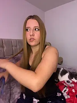 Snapshot of Cutie_blondie chatting on 11-14-25, 10:51 Cutie blondie online show from 11-14-25, 10:51