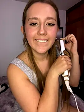 Snapshot of Cutie_blondie chatting on 11-20-25, 12:33 Cutie blondie online show from 11-20-25, 12:33