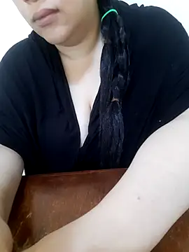 Snapshot of Madam-bezoul- chatting on 09-11-25, 11:32 Madam-bezoul- online show from 09-11-25, 11:32