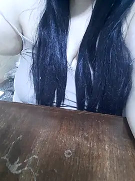 Snapshot of Madam-bezoul- chatting on 09-23-25, 10:35 Madam-bezoul- online show from 09-23-25, 10:35