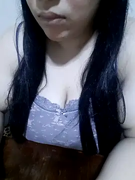 Snapshot of Madam-bezoul- chatting on 10-18-25, 07:25 Madam-bezoul- online show from 10-18-25, 07:25