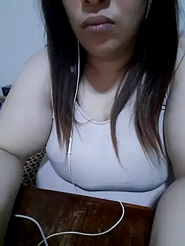 Snapshot of Madam-bezoul- chatting on 11-22-25, 10:42 Madam-bezoul- online show from 11-22-25, 10:42