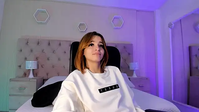 Snapshot of MadisonSky_ chatting on 09-27-25, 12:43 MadisonSky online show from 09-27-25, 12:43