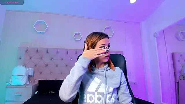 Snapshot of MadisonSky_ chatting on 10-12-25, 01:32 MadisonSky online show from 10-12-25, 01:32