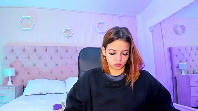 Snapshot of MadisonSky_ chatting on 10-19-25, 01:12 MadisonSky online show from 10-19-25, 01:12