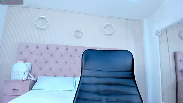 Snapshot of MadisonSky_ chatting on 10-31-25, 11:44 MadisonSky online show from 10-31-25, 11:44