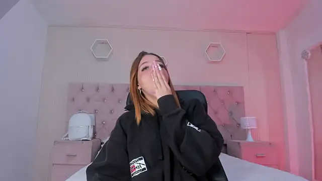 Snapshot of MadisonSky_ chatting on 11-21-25, 12:48 MadisonSky online show from 11-21-25, 12:48