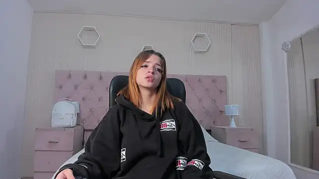 Snapshot of MadisonSky_ chatting on 11-23-25, 01:22 MadisonSky online show from 11-23-25, 01:22