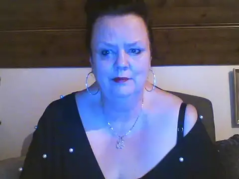 TiffanyMature online show from 04-16-26, 08:20