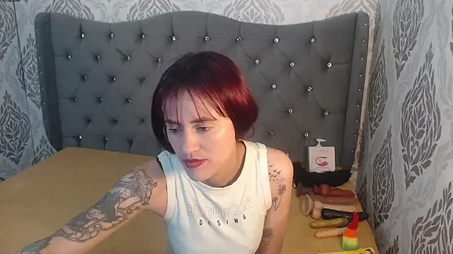 Snapshot of katheblows chatting on 10-15-25, 12:38 katheblows online show from 10-15-25, 12:38