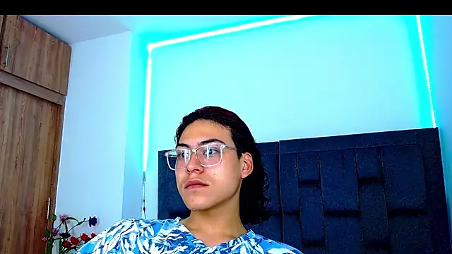 Snapshot of dirty_model chatting on 10-01-25, 08:37 dirty model online show from 10-01-25, 08:37