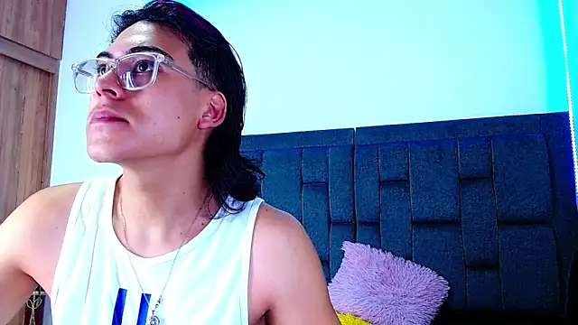 Snapshot of dirty_model chatting on 10-15-25, 03:39 dirty model online show from 10-15-25, 03:39