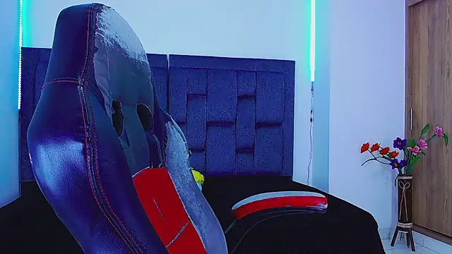 Snapshot of dirty_model chatting on 10-17-25, 04:04 dirty model online show from 10-17-25, 04:04