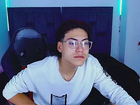 Snapshot of dirty_model chatting on 10-18-25, 10:27 dirty model online show from 10-18-25, 10:27