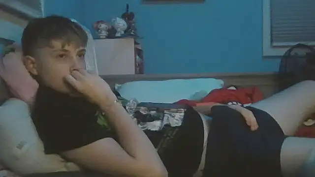 Snapshot of Liam_axel35 chatting on 11-17-25, 01:11 Liam axel35 online show from 11-17-25, 01:11