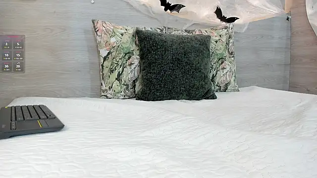 Snapshot of katia_cute chatting on 10-23-25, 12:15 katia cute online show from 10-23-25, 12:15