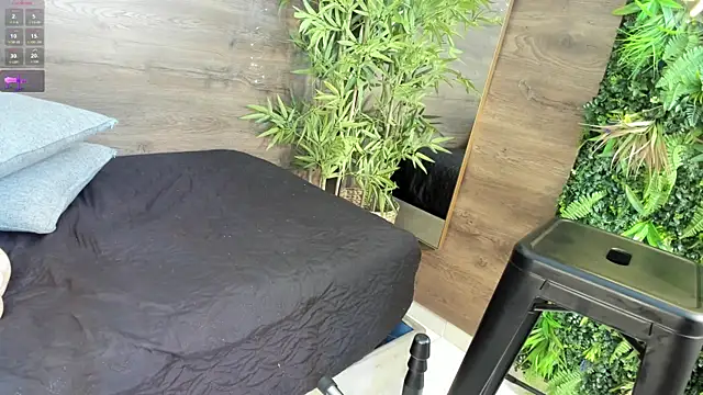 Snapshot of katia_cute chatting on 11-13-25, 12:15 katia cute online show from 11-13-25, 12:15