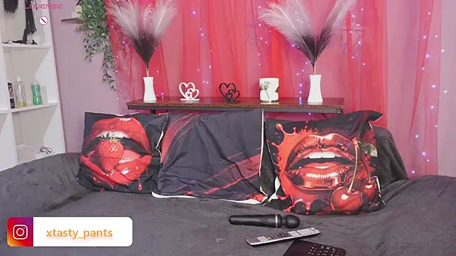 Snapshot of Tasty_pants chatting on 05-29-26, 05:44 Tasty pants online show from 05-29-26, 05:44