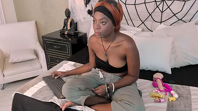 Snapshot of OliviaGarciaa chatting on 10-12-25, 08:30 OliviaGarciaa online show from 10-12-25, 08:30