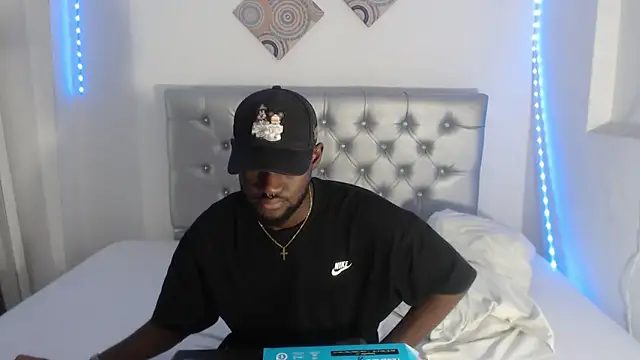 eebony stallion online show from 11-19-25, 06:19