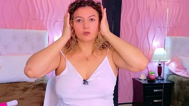 Snapshot of Nataly_Foley chatting on 02-06-26, 06:00 Nataly Foley online show from 02-06-26, 06:00