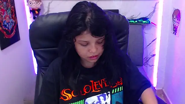 minnie cake online show from 11-25-25, 08:09