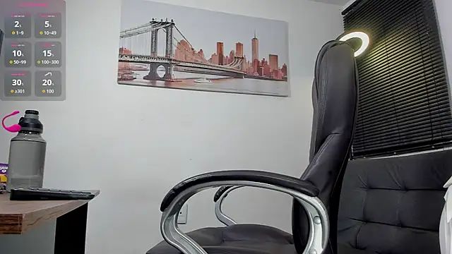 Snapshot of Dash_Bukoski chatting on 09-22-25, 11:23 Dash Bukoski online show from 09-22-25, 11:23