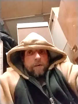 Snapshot of CatchyPart93 chatting on 12-17-25, 02:06 CatchyPart93 online show from 12-17-25, 02:06