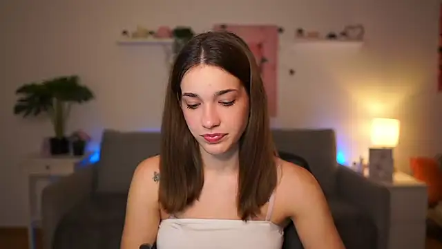 Snapshot of kissie_cat chatting on 11-22-25, 06:40 kissie cat online show from 11-22-25, 06:40