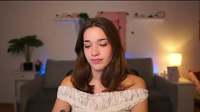 Snapshot of kissie_cat chatting on 11-27-25, 02:08 kissie cat online show from 11-27-25, 02:08