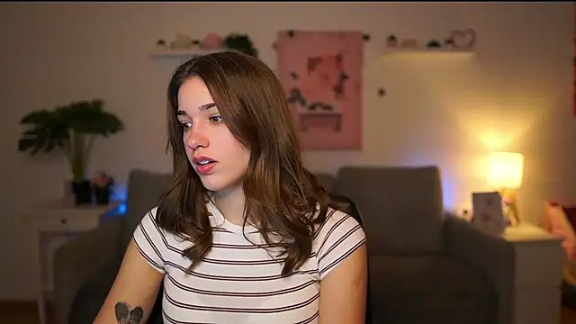 Snapshot of kissie_cat chatting on 01-08-26, 02:19 kissie cat online show from 01-08-26, 02:19