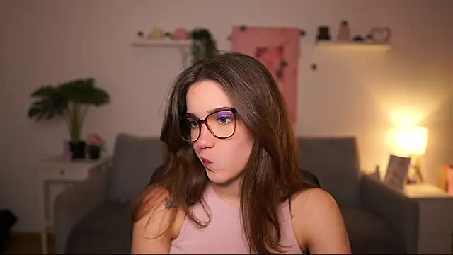 Snapshot of kissie_cat chatting on 02-20-26, 07:25 kissie cat online show from 02-20-26, 07:25