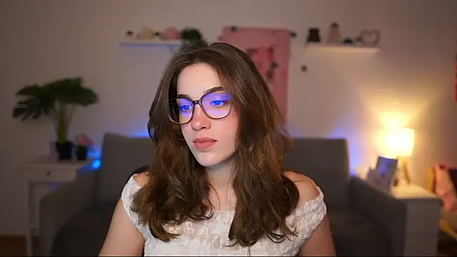 Snapshot of kissie_cat chatting on 02-24-26, 02:15 kissie cat online show from 02-24-26, 02:15