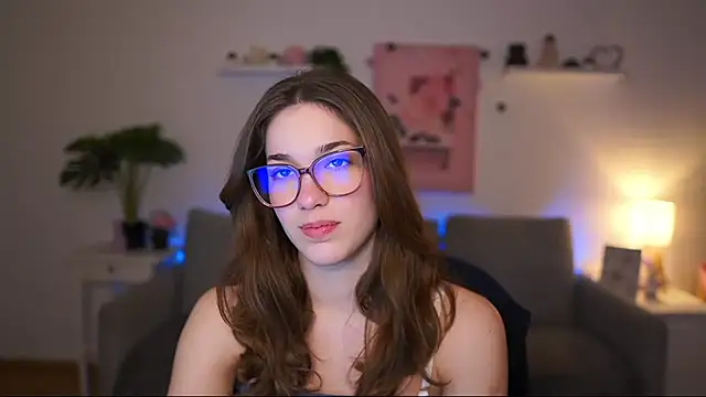 Snapshot of kissie_cat chatting on 03-09-26, 02:43 kissie cat online show from 03-09-26, 02:43