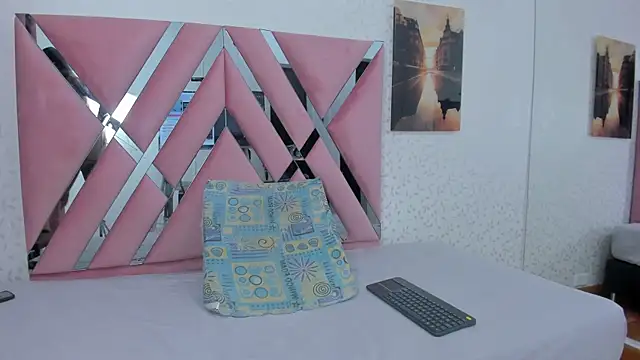 Snapshot of victoriavelasquez chatting on 09-11-25, 11:43 victoriavelasquez online show from 09-11-25, 11:43