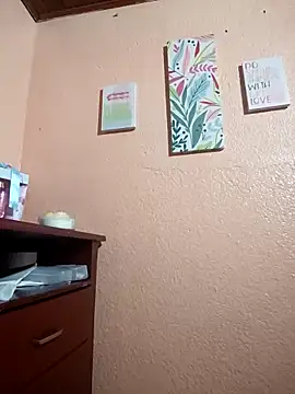 Mia-Glow online show from 11-11-25, 12:27