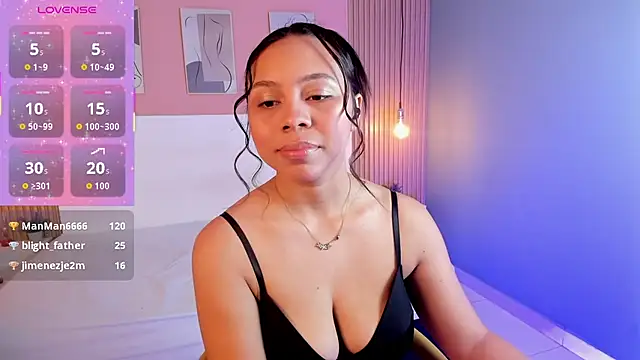 Snapshot of candy_lux30 chatting on 09-28-25, 03:45 candy lux30 online show from 09-28-25, 03:45