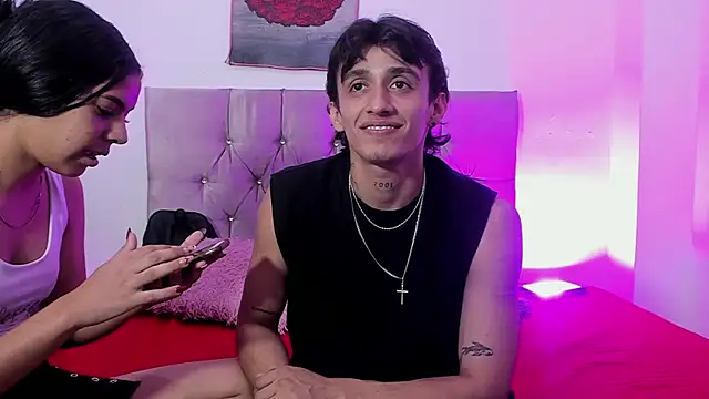 Snapshot of AndretiiAndCamila chatting on 10-06-25, 07:11 AndretiiAndCamila online show from 10-06-25, 07:11