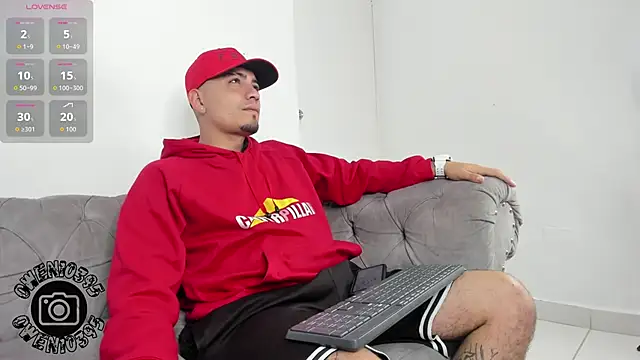 OwenStonne  online show from 10-06-25, 03:37