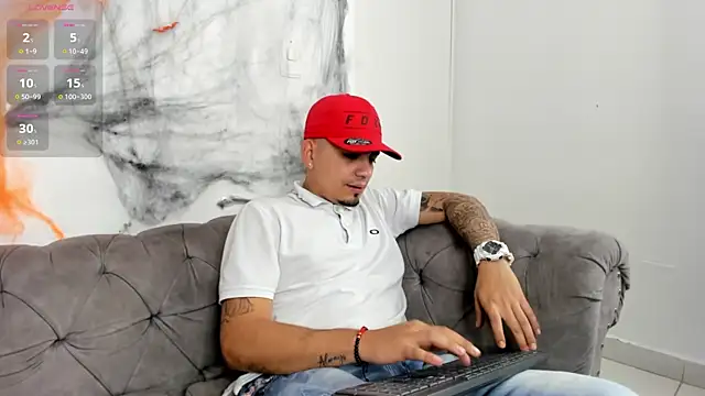 OwenStonne  online show from 11-03-25, 04:03