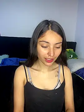 Snapshot of hotwife26 chatting on 12-17-25, 04:24 hotwife26 online show from 12-17-25, 04:24