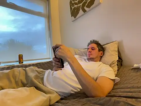 Snapshot of shyandchilling chatting on 10-20-25, 04:40 shyandchilling online show from 10-20-25, 04:40