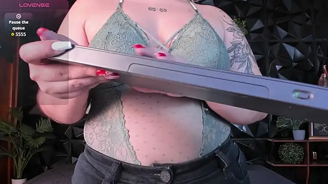 April  foxx online show from 12-05-25, 02:14