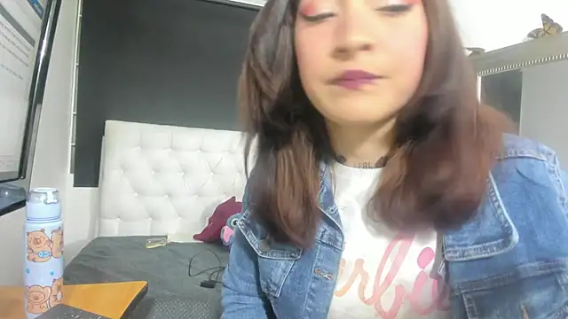 Snapshot of evelynesex chatting on 09-29-25, 01:44 evelynesex online show from 09-29-25, 01:44