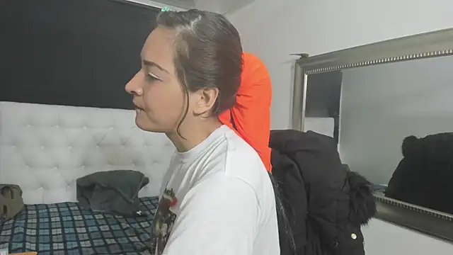 Snapshot of evelynesex chatting on 10-15-25, 02:11 evelynesex online show from 10-15-25, 02:11